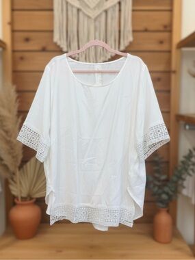 White Lace-Trim Women's Top • NWT •  25" p2p 28.5" length